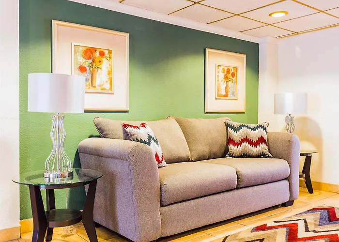 Quality Coliseum Inn 3*