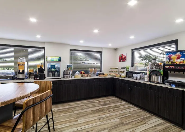 Quality Coliseum Inn