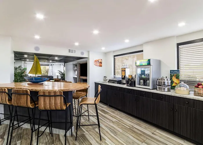 Quality Coliseum Inn 3*