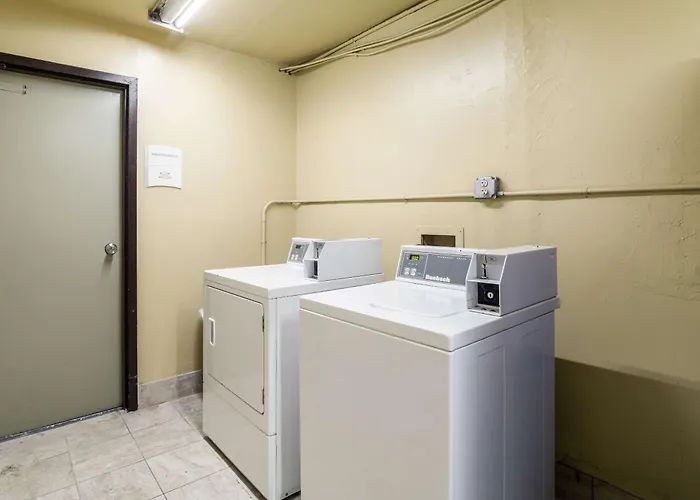 Quality Coliseum Inn 3*