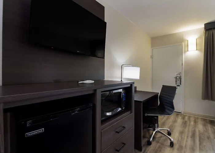 Quality Coliseum Inn 3*