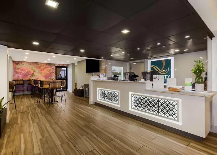Quality Coliseum Inn 3*