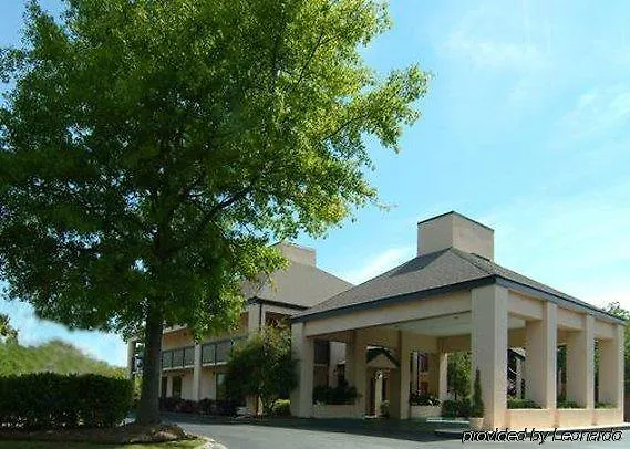 Quality Coliseum Inn 3*